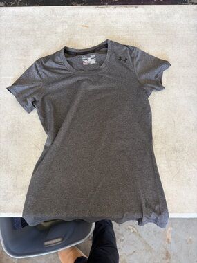 Under Armour Women’s Charcoal Gray Short Sleeve HeatGear Tee